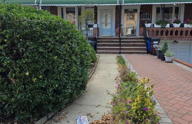 142-26 61 Road photos photos