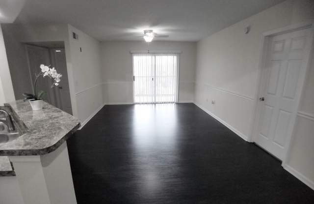 Beautiful 2/2 Wood Floors Condo For Rent @ The Crest close to UCF and Valencia College. - 12603 Crest Springs Lane, Alafaya, FL 32828