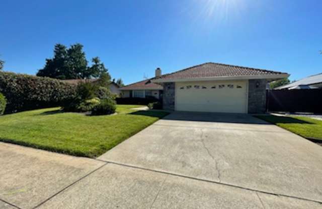 LARGE BEAUTIFUL HOME OAK HAVEN SUBDIVSION Gallery 1