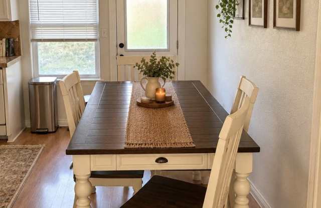 4 Bedroom close to the Village in Meridian Gallery 4