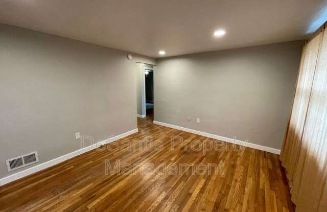 157 Merritt Avenue Gallery 3