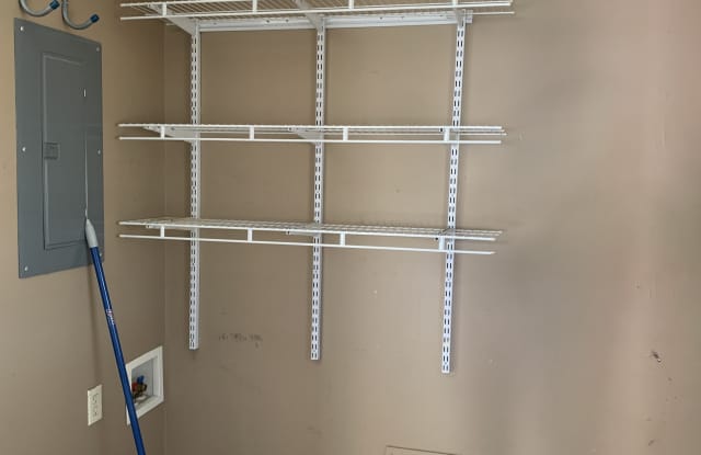 411 Spencer Dr - 411 Spencer Drive, Haysville, KS 67060