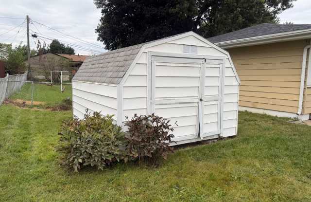 Clean and fresh 3 bedroom on quiet street Gallery 4