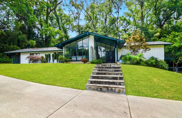 $3,700 - Striking 8 bed/4 bath house for rent in National Hills, furnished and stylishly decorated! - 2432 Wilkshire Drive, Augusta, GA 30904