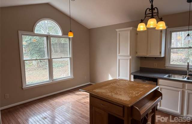 1908 Thurmond Place Gallery 3