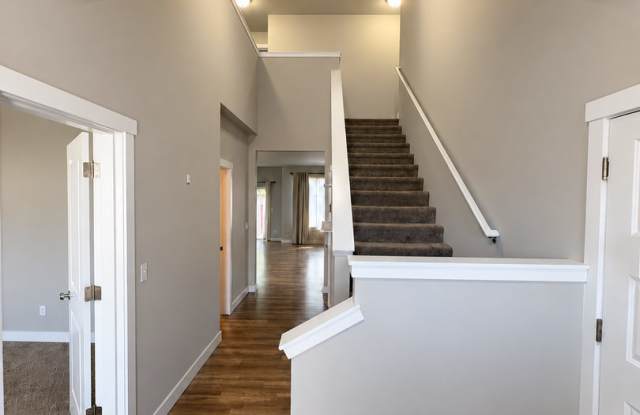 Beautiful Newer Yelm Home 4 bed 2.5 bath Gallery 3