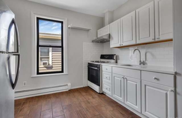 107 N Forest Avenue - 107 North Forest Avenue, Rockville Centre, NY 11570