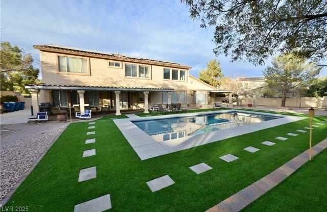 385 Glenridding Street photos photos