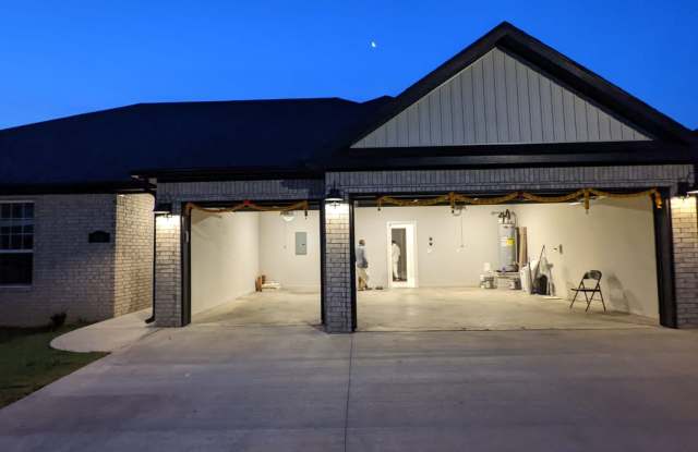 Beautiful 4 bedroom/3 Bathroom HOUSE in CENTERTON for RENT! photos photos