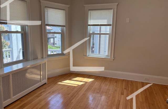 Nice 3 bed in oak square Gallery 3
