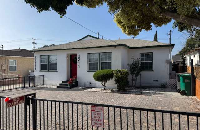 Beautiful 3 bedroom 2 bath HOME... no expenses spared! Washer/Dryer... A/C Splitters... on a sleepy street... it's a must see! photos photos