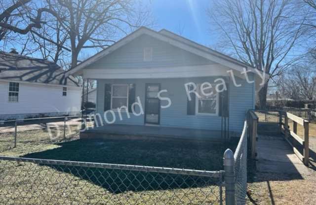 Spacious 2 Bedroom Home - Fenced Yard! photos photos Spacious 2 Bedroom Home - Fenced Yard! photos photos