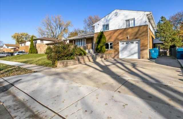 1621 Clay Court - 1621 Clay Court, Melrose Park, IL 60160