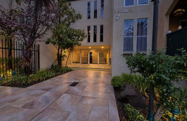 Nice Top Floor Unit Located in the Desired Greenwood Condominiums is Available Now! Gallery 1