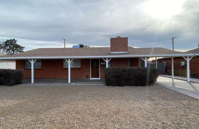3 Bedroom Home in Phoenix with lots of character! Gallery 3
