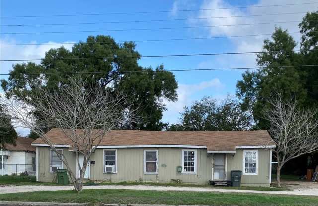 307 W. 3rd St. St - 307 W 3rd St, Alice, TX 78332