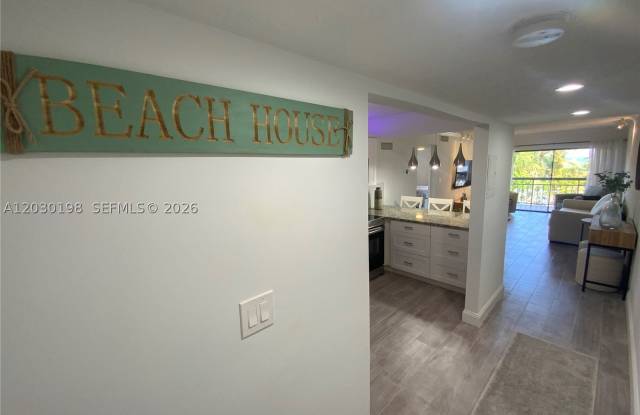 6444 Collins Ave photos photos