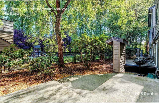 Quiet 2 Bedroom Condo in Redmond Available Now! Gallery 3