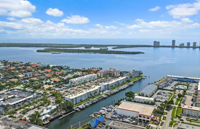 100 PARADISE HARBOUR Boulevard Gallery 4