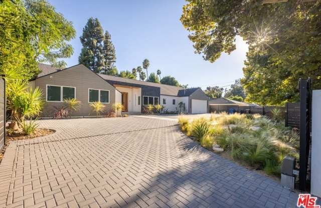 4516 Del Moreno Dr photos photos