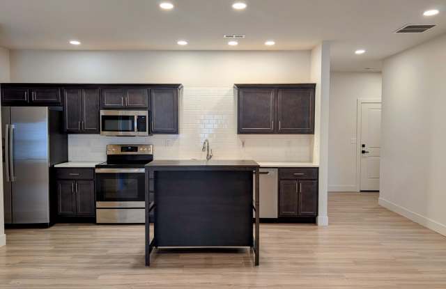 House with 2bd/2Bath/2Car Garage.  Reserve Mahomet Gallery 4