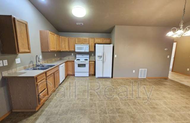 1517 N Mamer Gallery 3