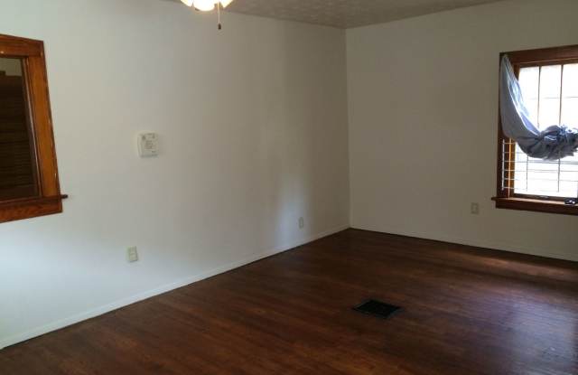 1308 Rutledge St Gallery 3