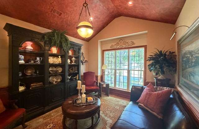212 Conservatory Drive Gallery 4