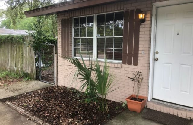 9801 N Aster Ave B - 9801 N Aster Av a B, Tampa, FL 33612