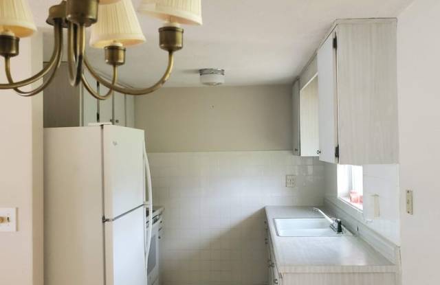 Tenant Ready!  1 Bedroom Home in Beverly Hills Gallery 4