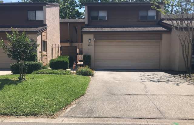 FABULOUS 3/2.5 Townhome In Wonderful Lake Of The Woods Community!!! photos photos