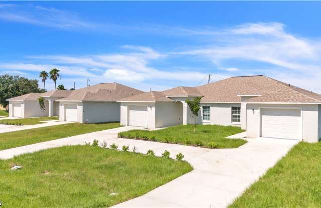4622 SW 8th Court Gallery 1