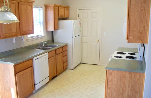 Beautifully Updated 3-Bedroom Home with Bonus Room  3 Baths- 2 Car Garage in Branson MO photos photos
