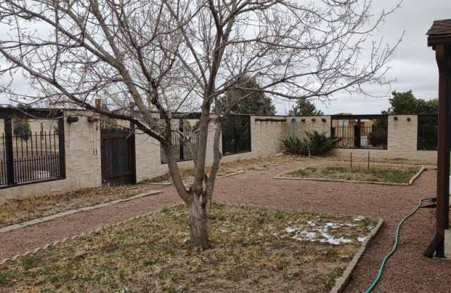 Ranch style home on 7 acres Gallery 3