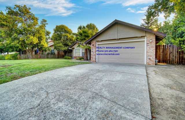 8309 Crossoak Way Gallery 1