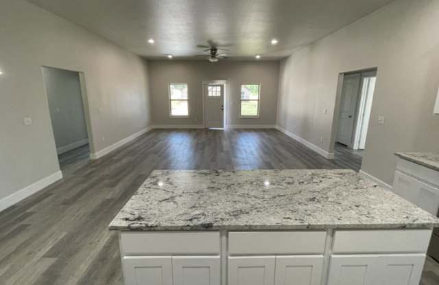 Beautiful 4 bedroom 2 Bath Home In Silo School District Gallery 4