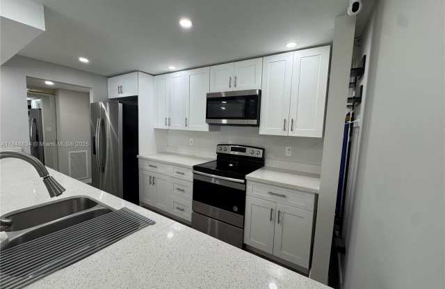 7081 Environ Blvd photos photos