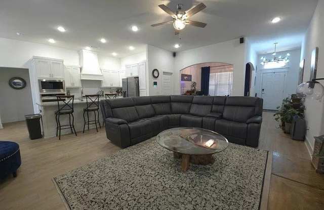 1574 N Pershing Street Gallery 3