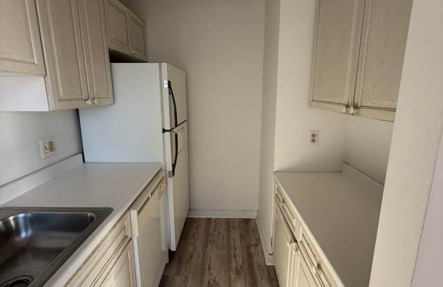 Nice 2 bed in South End Gallery 4