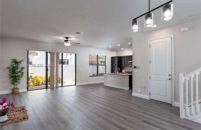 20981 NW 1st Ct Gallery 4