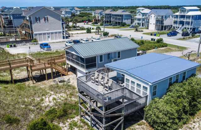 2 Bedroom, Pet Friendly, Ocean View Cottage with Elevated Deck- Off Season Rental Gallery 3