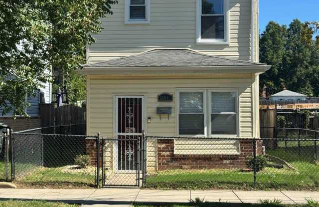 5404 JAMES Place NE Gallery 1