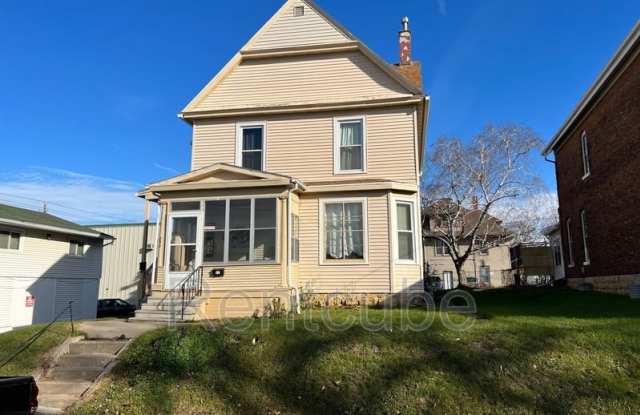 850 Nevada St - 850 Nevada Street, Dubuque, IA 52001