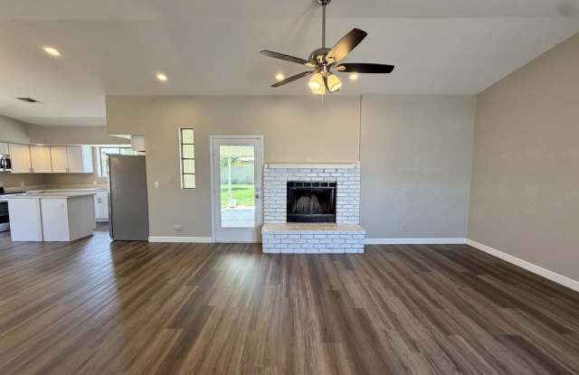 5201 W MERCER Lane Gallery 2