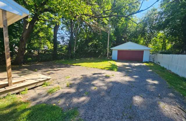 Spacious 4-Bedroom Cleveland Home with Updated Flooring & 2-Car Garage Gallery 4
