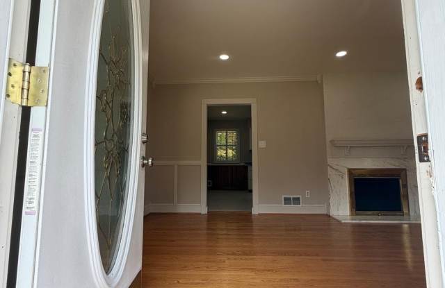 3704 BEVAN Drive Gallery 2