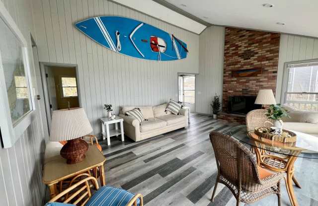 1355 Watersedge Way Gallery 4