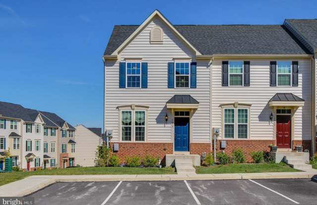 7915 ERINVALE LANE Gallery 2