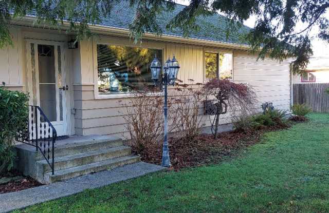 Charming 3-Bedroom home near BTC photos photos