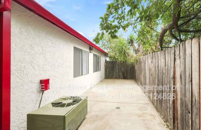 2121 Banyan Way Gallery 3